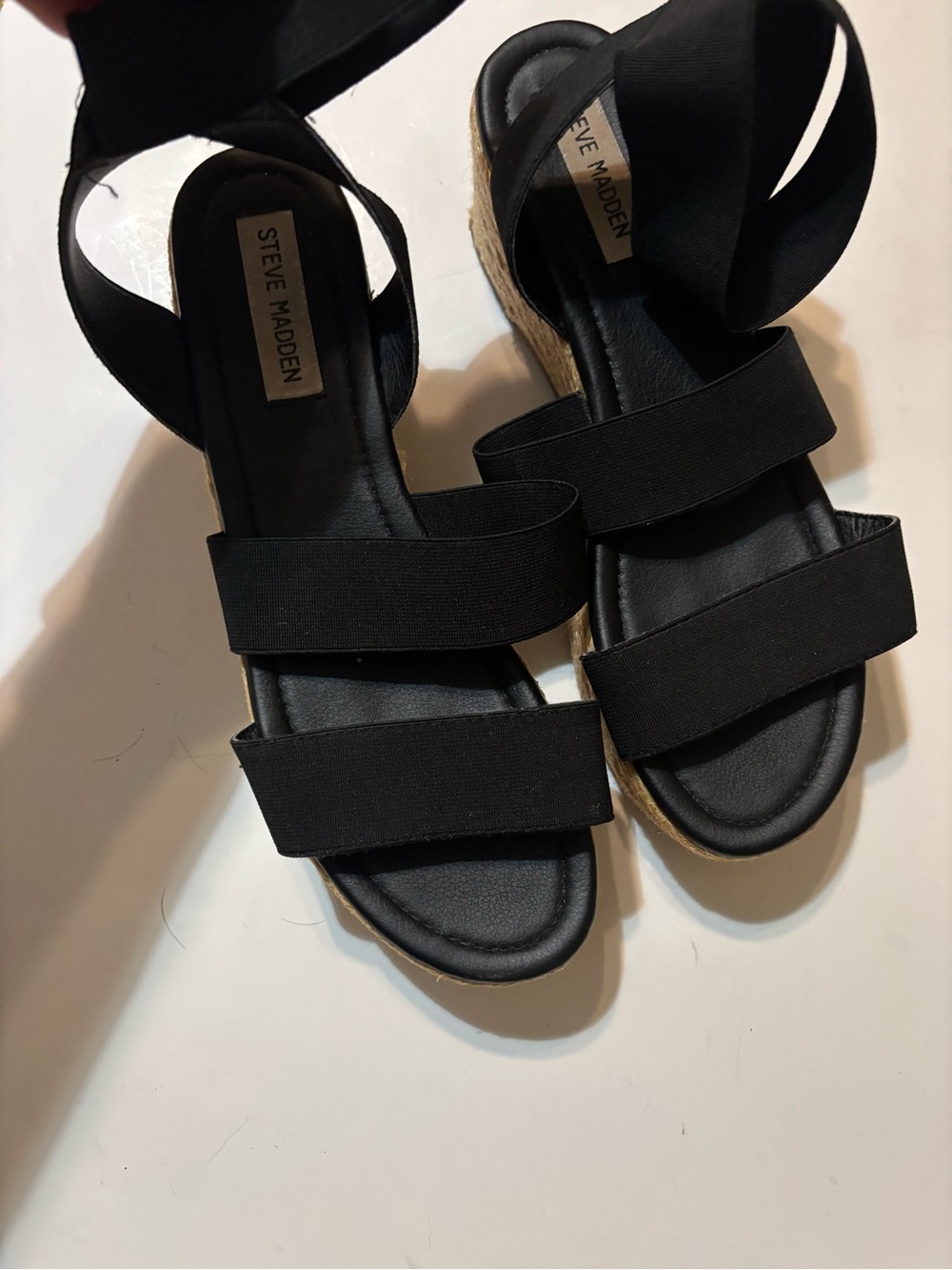 Steve Madden Black Elastic Strap Espadrille Wedges foto con medidas del zapatos